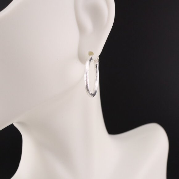 Women's Sterling Silver Diamond-Cut Texture Hoop Earrings – Everyday Accessory** - Picture 8 of 9